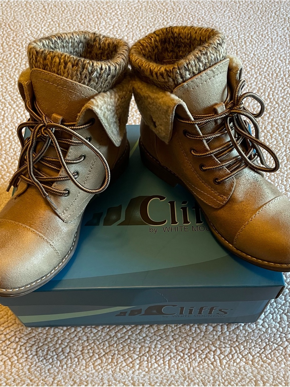 Cliffs Women Lace-Up Winter Boots. Size 6 1/2 NWT